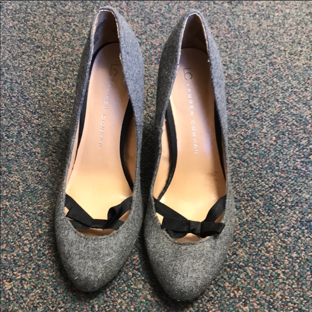 LC Lauren Conrad gray heels with black bows size 7